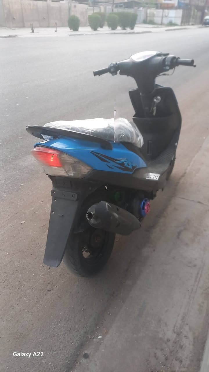 السلام عليكم دراجه ماكس عدله بوشه 55 دراجه كامله 
مكينه ناعمه وخرسه شعله معدل فول نكره سلف وهندر 
كهربائيات كامله دراجه اي نقص ما بيها نقص فقط دبلات أماميه 
لا تبخير ولا تنقيص ولا نضوح 
سلف 55رياضي قبق فلاوين قطره دهن صالنصه fm اصليه 
كفرات تايوان وكلها مختمه من الطول لطول سواد وكفرات الدراجه مال جنايه نضافة كدام عينك

 السعر 650 وبيها مجال 
مكاني بغداد جديده شارع المسبح قرب جبار ابو الشربت 
الرقم ***********
