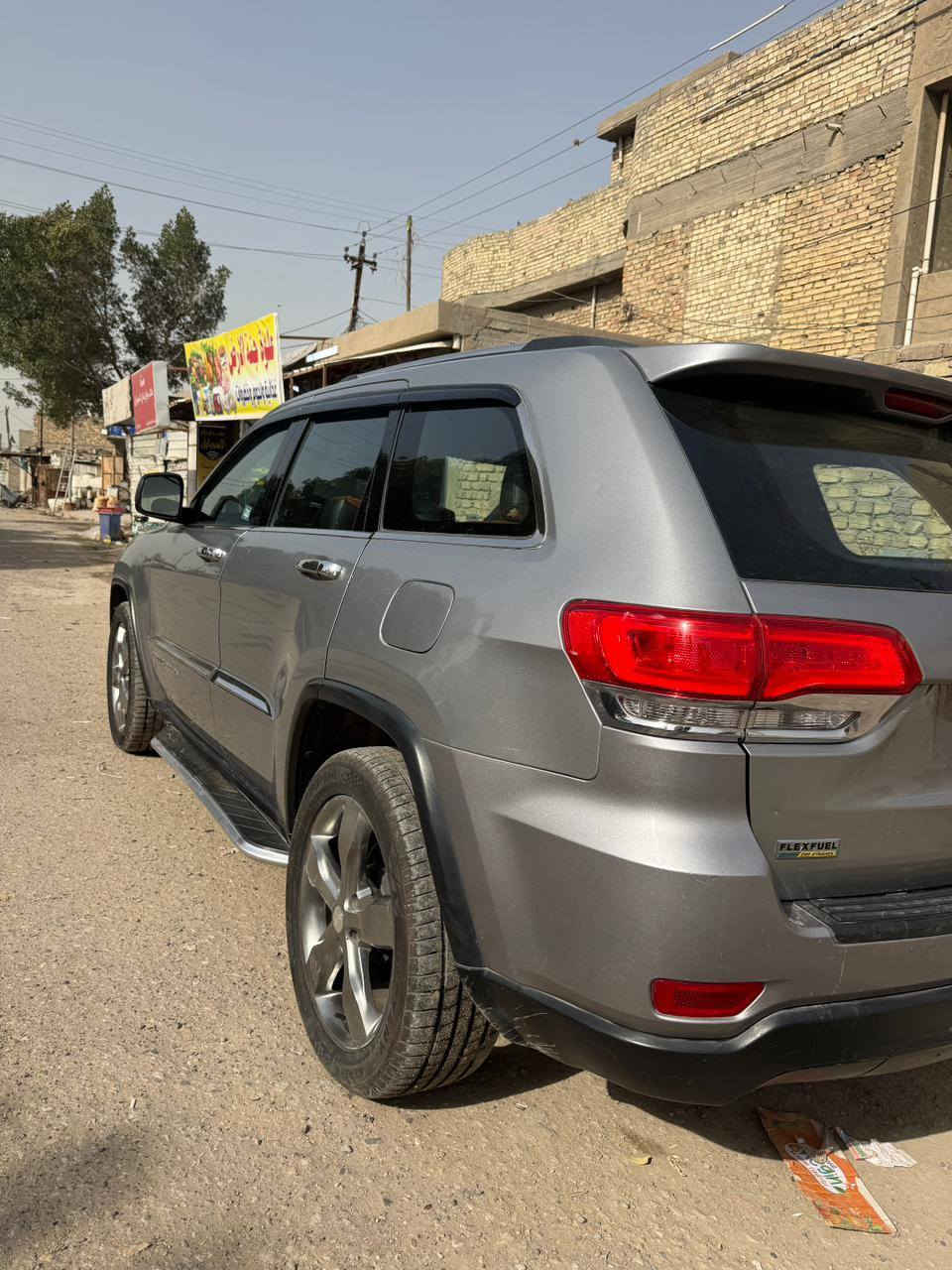 السلام عليكم
جيب2015 للبيع 
محرك 3.600
تبريد قطعتين ثلج 
كامره خلفيه 
نضام تزحلق 
تحكم ستيرن  
كروز سرعه 
حساس تاير 
بصمه تشغيل 
بصمه ابواب 
تخم تاير جديد 
دواخلهه كلش جديده  
رقم: بغداد  
مكان :بغداد  الشعب 
السعر: 180 ورقه 
***********
