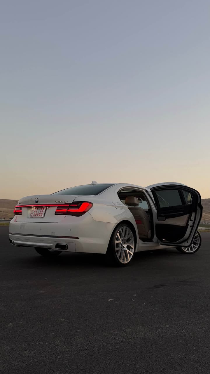 ***********
BMW F01 750LI Xdrive individual 
01 هەموو عێراق - بێ ڕەقەمی دووبەی کۆدی بۆ کراوە
مۆدێلی 2013 کلین تایتڵ  سپی ناو سپی مواسەفاتی Alpina B7 پێنج دوگمە.   فول فول مواسەفات ( داتاشۆ - 360 دەرەجە کامێراو ڕادار و حاسە  - خەتی جادە -هەزازی سوکان - نازور لەیلی - DTR - پێنج مۆدی بەکار هێنان eco-comfort-comfort plus - sport - sport plus -ئۆتۆ پارک - ئۆتۆبرەیک-ئۆتۆستارت- دەرگا شەفت و بەسمەو لید و سێنسەر- سنوق کارەبای و شەفت -سلایت - لایتی ئەدابتڤی individual - بەگ لایتی گۆڕاوە بۆ G12 - کوشنی سارد وگەرم و کارەبای و کۆمپرێسەر و خەزن -ئایەرسەسپێنشن- شاشە گەورە - پێمج پەردەی کارەبای - کوشنی دواوە هیتەر - ناڤیگەیشن - سیدیبۆکس - جی پیئێس- ئاوێنە شەفت و هیتەر و رادار و ناوچەی کوێری تێدایە - ئەمبێنت لایت لیدی بەرگی دەرگاو ژێر داشبول- ویلی 21 ئینجی دووسایز و فلنجەی کاربۆن سیرامیک - حەجمی مەکینەی ٨ پستۆنی دەبل تۆربۆی دەبل ئەکسل ی ٨ گێڕ - هێزی 465 ئەسپی هەیە لە 0-100km تەنها 4.1 چرکە سریارەکە لۆک لۆکە 
گێڕ و مەکینەو کارەبای و کۆمپیتەر بە شەرت یەک دینار مەسرەفی نیە  بۆ نرخ پەیوەندی بکەن یا مەسج بنێرن السليمانية, العراق
