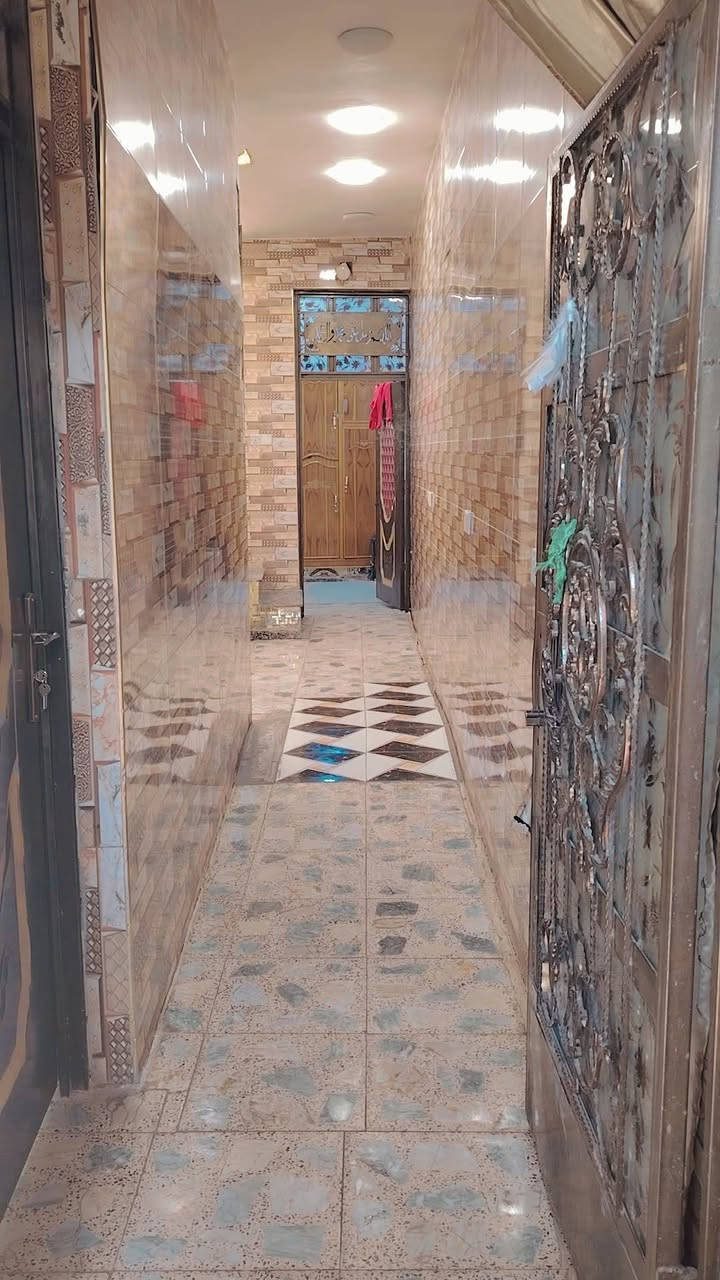 سلام عليكم بيت للبيع بالدوانم  100 متر جاهز من كلشي خط اول ماء وكهرباء خير من الله العنوان مقابيل فلكه ابو مهدي المهندس بصفحه ابو علي ابو تفصيخ *********** تصل وبالخدمه
