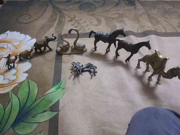 السلام عليكم نحاسيات للبيع يوجد توصيل 
***********
