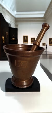 هاون قديم • ٧ كيلو • قطر ٣٠سم