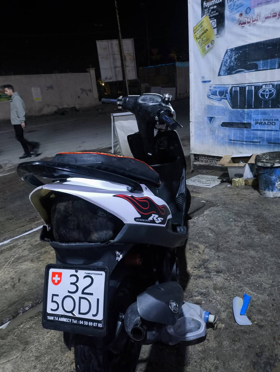 السلام عليكم 
دراجه ماكس عدله
دراجه كفاله عامه اي نقص ما بيها 
الدراجه 55ابلادي  بوشه وبستم
دراجه مكفوله سرقه 
كلجات رياضي بلادي شلعه تشك الكاع ومعدل كذالك
كفرات بلادي موجود  
السعر 600 وبيها مجال 
واتساب ***********
