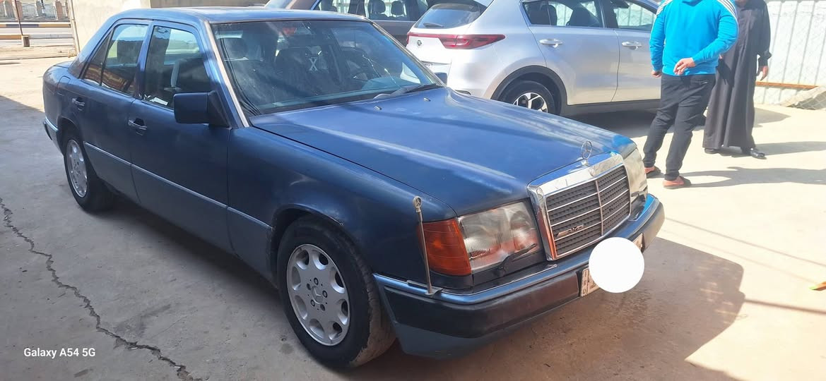 السلام عليكم
مارسيدس دب بأسمي 
 موديل 91 بلاد للبيع بدون صبغ رقم بغداد  
كير ومكينة بطه ممتازات 
صدر جديد تخم تاير السعر 67$ وبيهة مجال 
مكان السيارة ديالى بعقوبة 
***********
