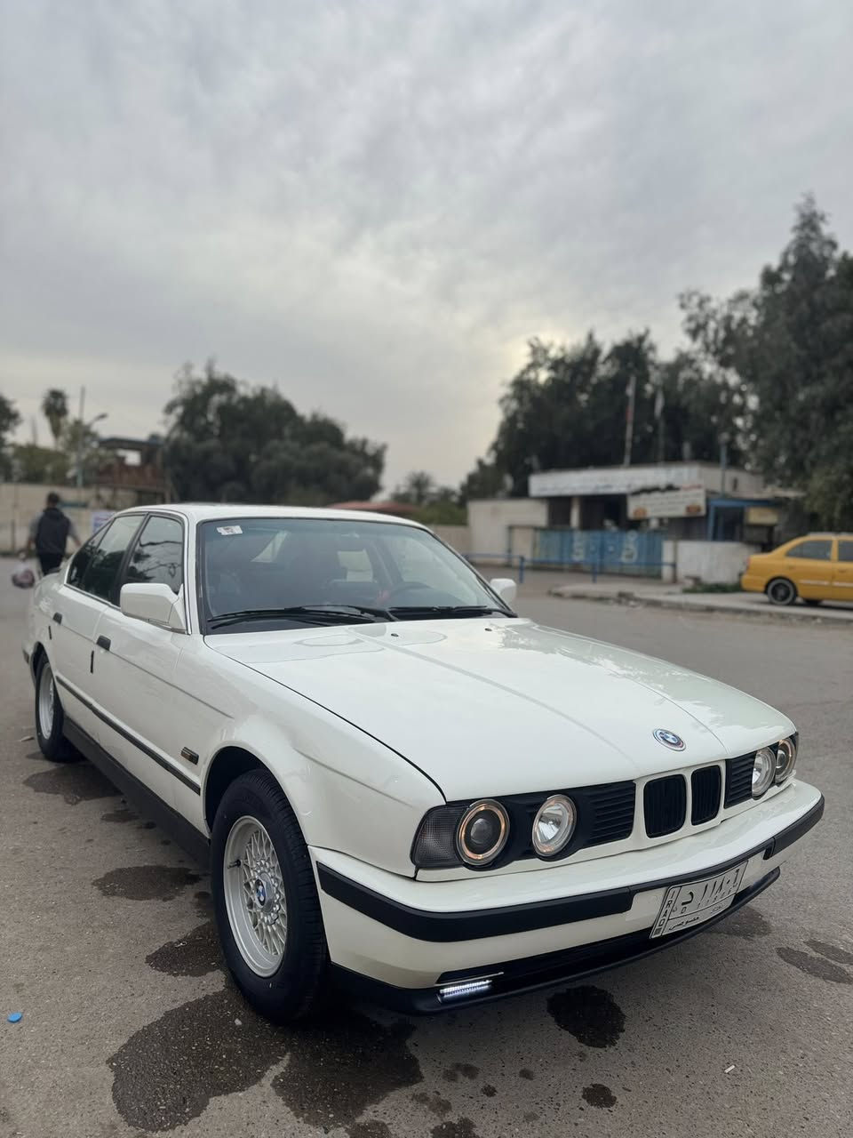 السلام عليكم للبيع السياره مصبوغه عام ومعمره تعمير مال جناي كله اصلي وكله 525 موديل 92 السياره تجي اشوفها تختلف عن الصور بهواي السياره كامله من الدعاميه للدعاميه السعر73

‭0772 796 3087‬
