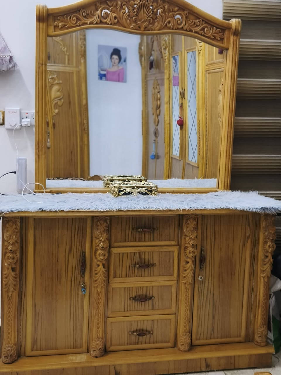 غرفه نوم تفصال داخل وخارج صاج سته باب استخدام قليل شرط جديده السعر خاص الاتصال على ***********
