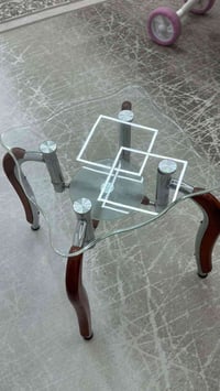 طاولة وسط كبيرة • ٤ كراسي