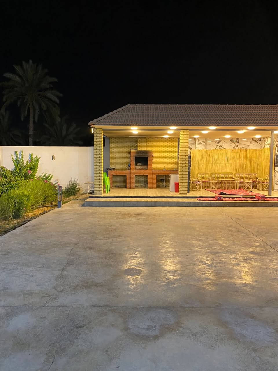 مزرعة للايجار في البوعيثة حديقة كبيرة غرفتين صالة مطبخ خدمات باربكيو المزرعة موثقة بتطبيق اجرلي ‭0770 281 1244‬
