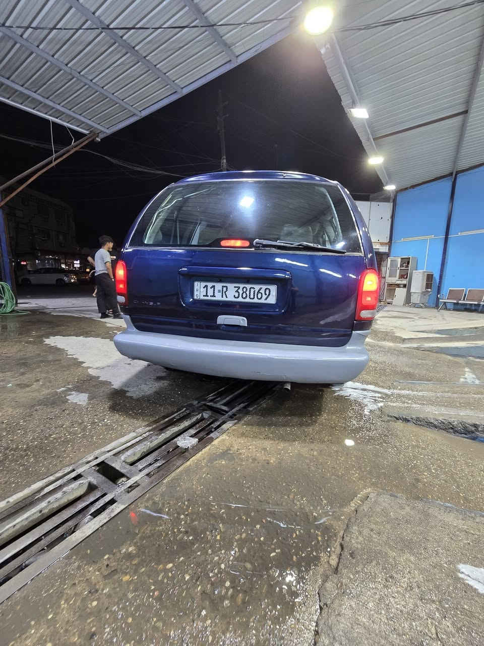 سلام عليكم دوج كرفان موديل 2000 شاصي طويل سبعة راكب سيارة جاهزة نقصة فقط تبريد ولكمبريسر موجود سعر 55 وبي مجال مكان سيلرة بغداد الجديدة رقمي ***********
