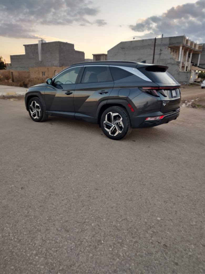 هنادي توسان
موديل 24 
فول مواصفات 
اللون فيراني 
داخل جلد زائد لون اسود 
محرك 2500 طاحونه 
بدون ايرباك 
تحكمات لمس
كشنات تدفئه 
مقعد السائق الكهربائي 
صندوق كهربائي 
ثلاث وضعيات قياده 
شاشه+كامره خلفي
رادار الامامي+ الخلفيه 
سبيار،عده جاك 
سيارة مرقمه
الاستفسار اتصال على الرقم‏‪0771 597 2325
