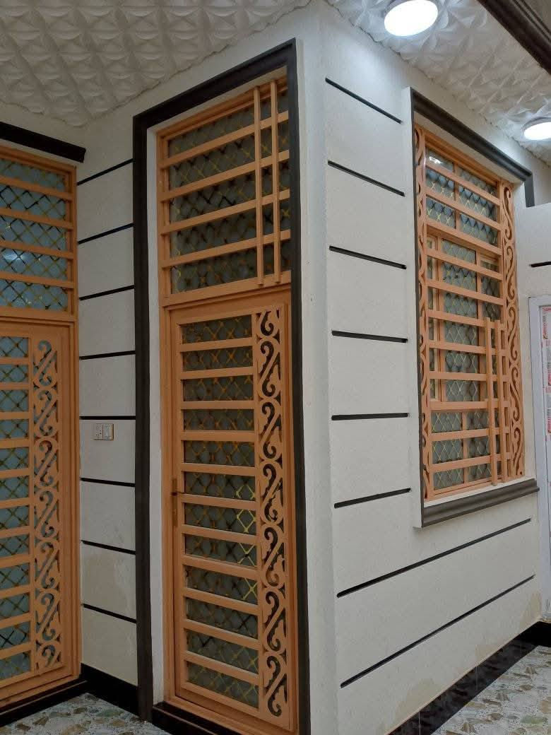 بيت للبيع المساحه 100متر طابق ونص طابو سند 25 إقرار محكمة بسم المشتري مباشر بناء جديد درجة اولى كونكريت مسلح يتكون الطابق الاول من ستقبال ومطبخ وصاله وغرفة وحمام وتواليت خارجيه ومنور والطابق ثاني صاله وغرفة سويت بيه حمام السعر70وبي مجال العنوان كربلاء منطقت الرشديه قرب مجمع اليتام شارع عرضه 10متر  ***********
