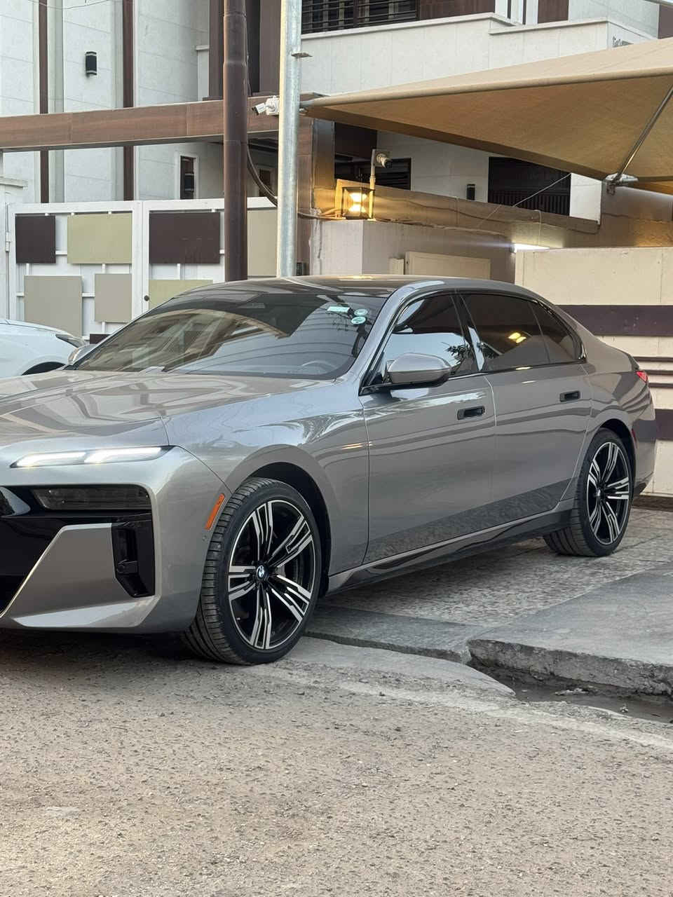 بي ام دبليو 740 (كرستاله ) موديل 2024 وارد امريكي كلين تايتل مكفوله من ضربه وحادث ومن كلشي مكفوله فول مواصفات بوب شفط بردات رادارات شاشات بالابواب الخلفيه للتحكم بكل السياره وجكات اناره داخليه متغيره ويل 22 مال 760 وتايرات بيرلي اصليه جدد وداتا شو كراسي مساج وصندوك كهرباء واناره بالشباك وبعد هواي مواصفات بيهة بدون اي نقص الدعاميات اني صبغتهن لان جانت مغلفه ومن شلت تغليف صبغتهن بدون ضربه ولا اي ضرر رقم اربيل بسمي وبيهة تضليل 80‎%‎ بالسنويه السياره ماشيه 28 الف سعرهة 73000$ وبيهة مجال مكانهة بغداد عامريه ***********
