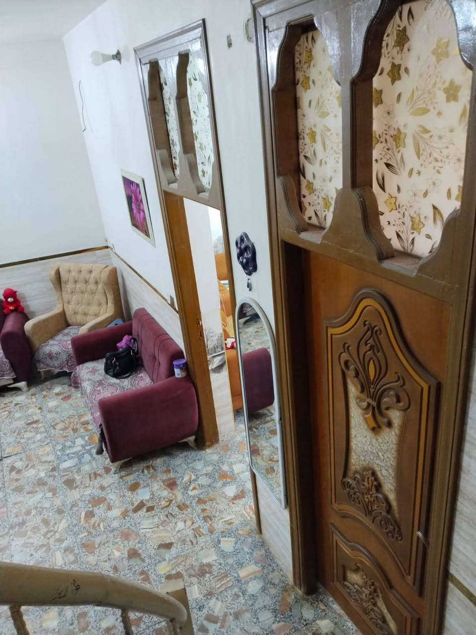 الدار للبيع
مساحه 100م
الواجهة 5.5
النزال 20
ثلاث طوابق 
الطابق الارضي عرفه نوم+كلدور+استقبال+مجمع صحيات داخلي+صحيات خارجيه+ مطبخ 
الطابق الثاني هيكل كامل فقط بياض يحتوي على 2 غرفه نوم+كلدور مع العلم احد الغرف (سويت)
الموقع 📍الطهمازيه عمود 94 قريب على مركز سيف سعد الاستفسار الاتصال على الرقم التالي ( سعر مناسب)
***********
***********
