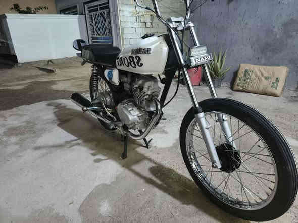 سلام عليكم دراجه ايراني محرك شلامجه مفتوحه موديل 21
ب 450وا بيهى مجال ل مو شراي لا يتعبني 

***********
