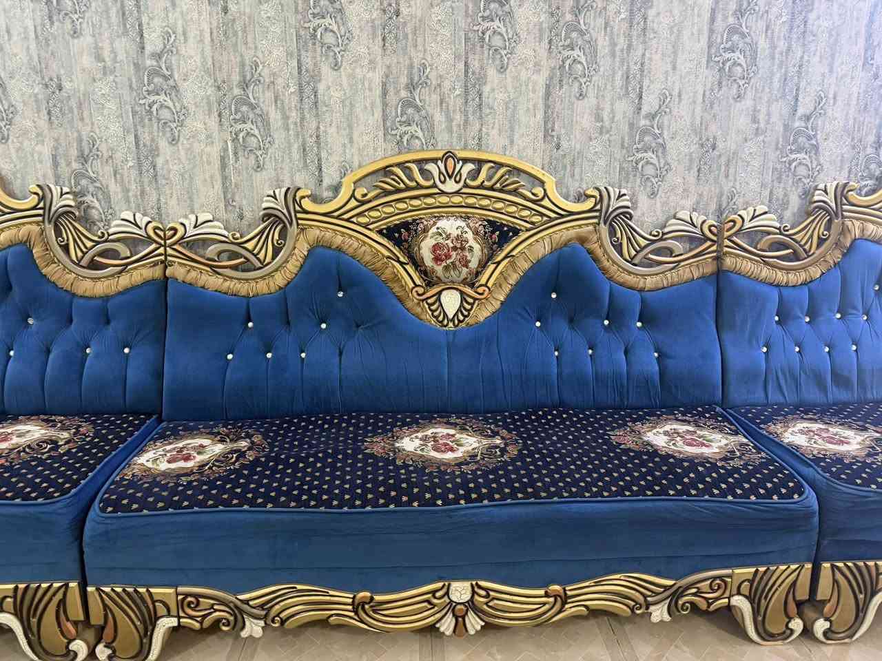 تخم ديوان 18 مقعد جديد اريده ب مليون وبيه مجال قليل 
رقم الهاتف ***********
