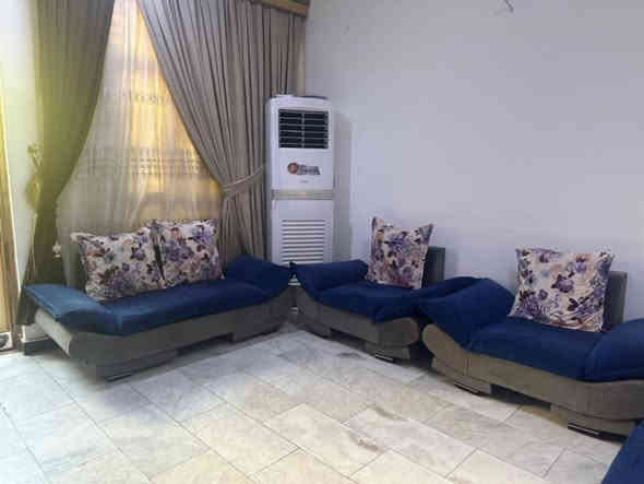 تخم مستعمل نضيف جداً سعره 350 الف وبي مجال قليل عنواني السيدية بالقرب من جامع ابراهيم الخليل واتس اب ***********
