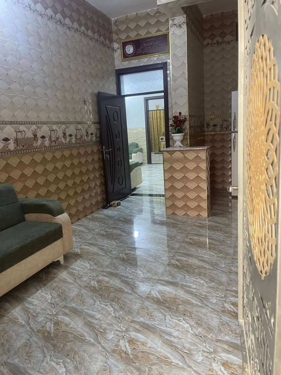 السلام عليكم بيت للبيع المساحه250 متر منطقه قريه المختار عقد زراعي السعر 60 او بي مجال اللاستفسار الاتصال علئ هذا الرقم *********** واتساب ***********
