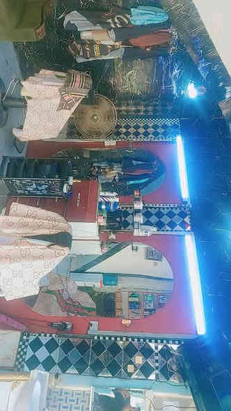 ألسلام عليكم   شباب محل حلاقه للبيع شغال لمحل  واكو.  حلاق مجر كرسي بي  لموقع حي نسيان شارع الكيات  وجاره مناسب لستفسار متواجد فيس ***********
