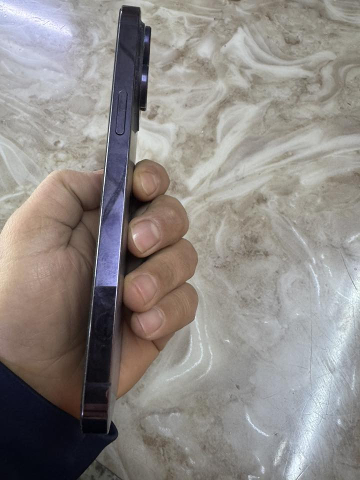 السلام عليكم ايفون 14 برو ماكس للبيع نضاقة 100/100 مستعجل عل بيعة شرق اوسط اصلي***********
