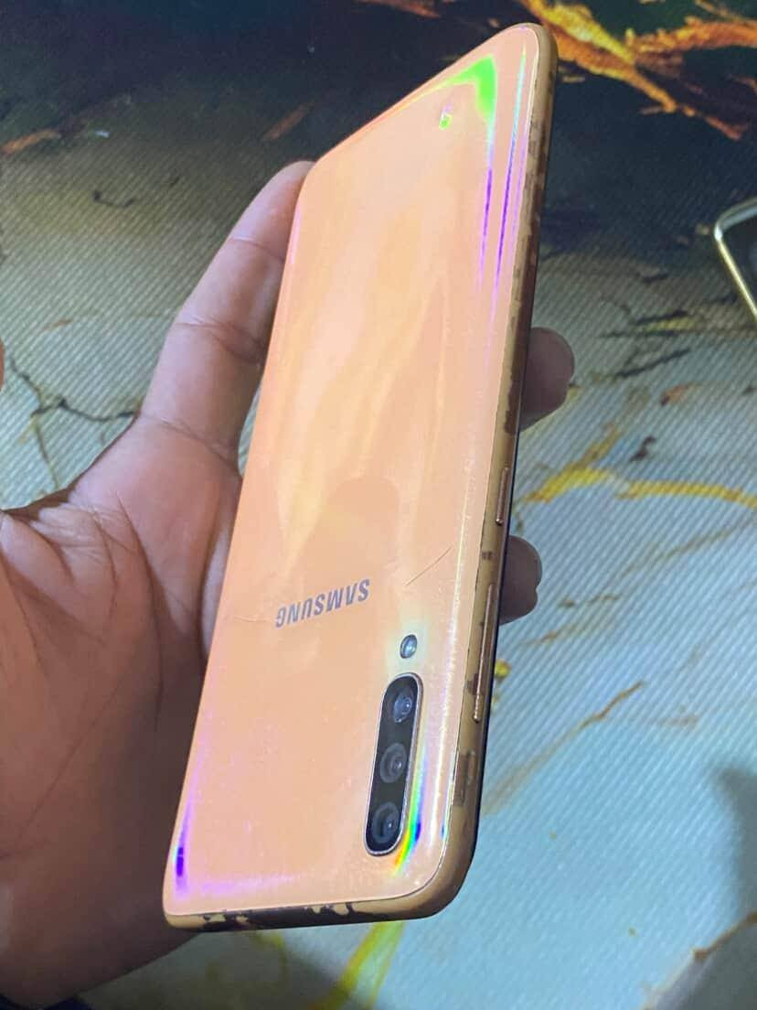 سلام عليكم 
Galaxy A70 جهاز مبدل بس لمس شرط شاشه بلادي تفحص يلا تاخذ ولباقي شرط كله بلادي كامرات فول دبل سيمكار بطاريه 5000 ذاكره 128 رام 6 السعر 90 وبي مجال شراي يتصل ***********
