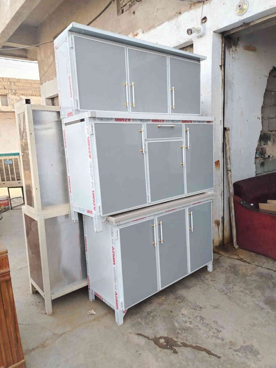 وصول وجبه جديده في مزاد لأخوين العنوان المفرق الطرق والجسور مقابيل العزات بن تجه رايح عليه المفرق السعر اب 270 وبي مجال للاستفسار *********** كونترات جديد متر ونص والسنك مترا و30 يتوفر الالوان
