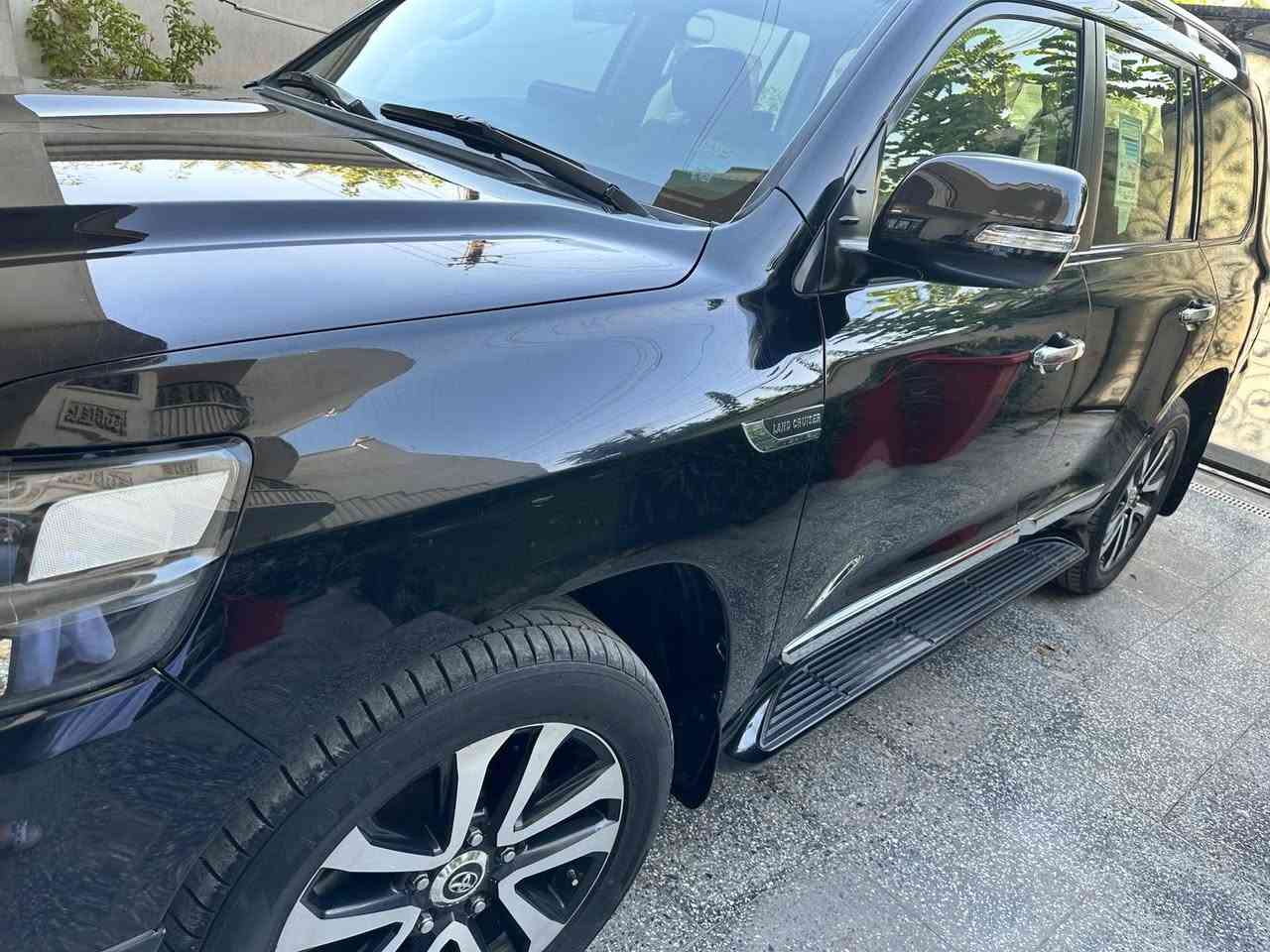 لاندكروز ٢٠١٩ ساز باب اول گراند تورنك
فول مواصفات GXR V6 

ماشيه ٨٩ الف كيلو متر 
السياره جاهزه للاخير بدون نقص
رقم بغداد انكليزي   
مكان السياره بغداد  
رقم صاحب سياره ***********
