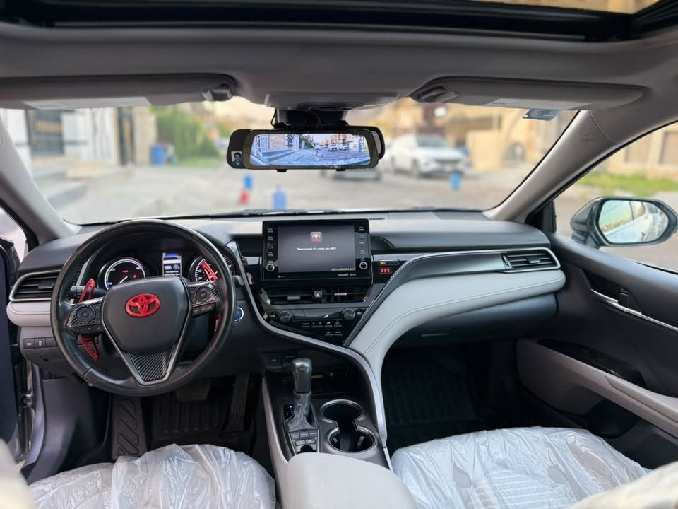 السلام عليكم
‏
تويوتا كامري  Camry 2024 SE  بلاص للبيع 

***********
بجم  السيارة كبس  💯

‏‎الضرر :  جاملغ خلفي وجنطه راجع ع بارد بدون صبغ
‏‎‏Eco _  Normal _ Sport 

‏‎مواصفات :  

‏ ‎

شفتات بل ستیرن 

دبل ايكو

كشنات كهربائي 

‏‎کشنات جلد ومخمل داخل لونين 

‏‎شاشة 📺

‏‎كاميرا 📷
فتحة 
‏‎تحكمات ستيرن و تحديد سرعه 🔘🔘

رادار 🛣
لايتات زينون LED
‏‎نظام توجيه السيارة بين خطوط الطريق (تحديد مسار)
محرك ٤ اسطوانات (سلندر) هجين هايبرد 
كير ومحرك كفاله  سياره صار 8 اشهر من دخلة العراق وماشيه 54 الف ميل مكان السيارة بغداد
