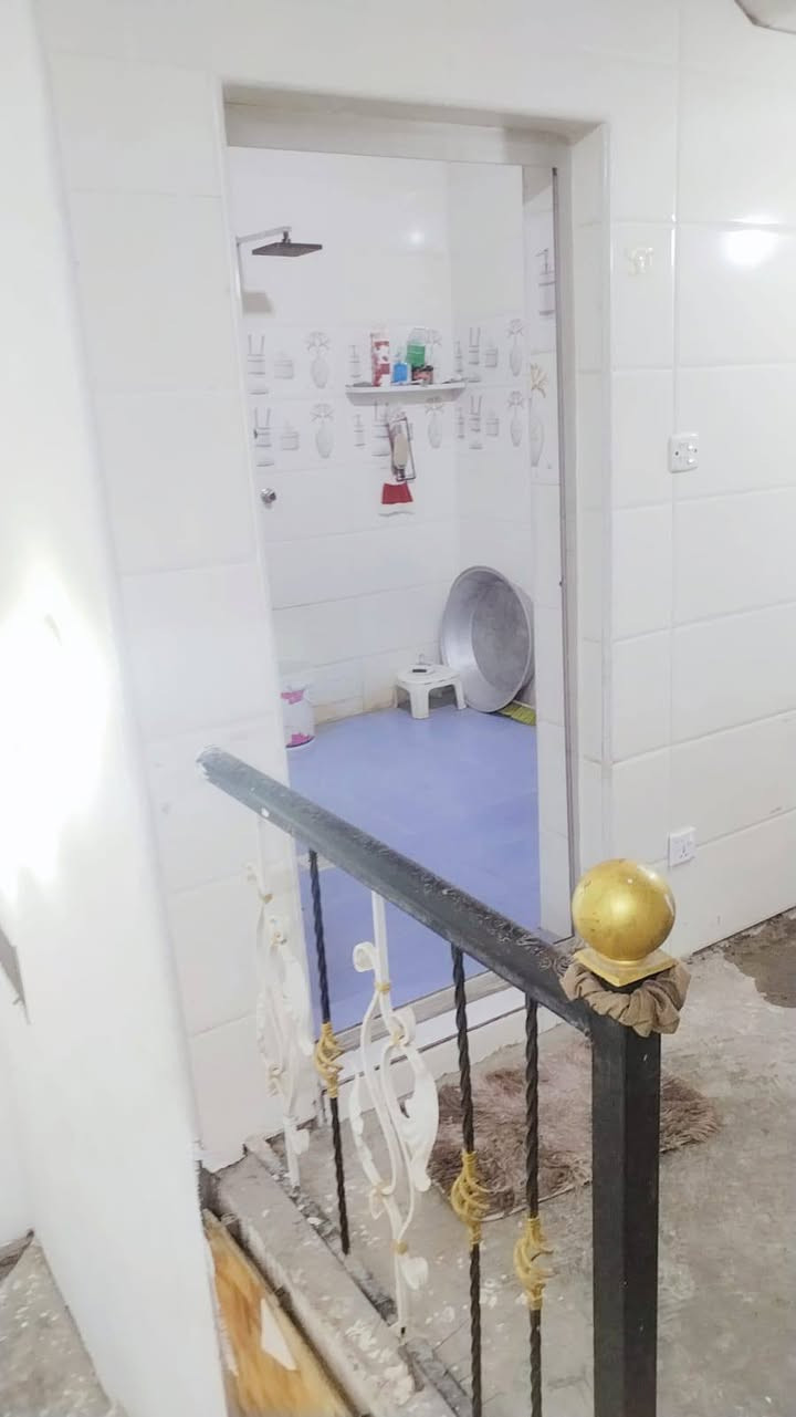 بيت طابقين ملك صرف للبيع مساحه 310متر 
في المحمودية حي العسكري 

مكان قريب 

تفاصيل البيت

يتكون من استقبال مطبخ صاله واربع غرف نوم 

وحديقه وكراج 

مكتب الخالدي ابو يزن 

***********

***********

***********
