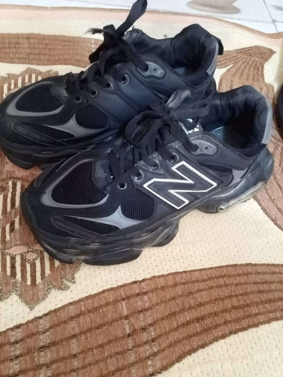 سلام عليكم هاي الشوزات الي اريد ابيعهن قياسهن 43 وواحد 44 سعرهن كلهن 35 وتوصيلهن علية داخل الناصرية فقط بس البوت اني مشتري ب35 وملبوس مرة وحدة فقط وهذا رقمي *********** فقط واتساب
