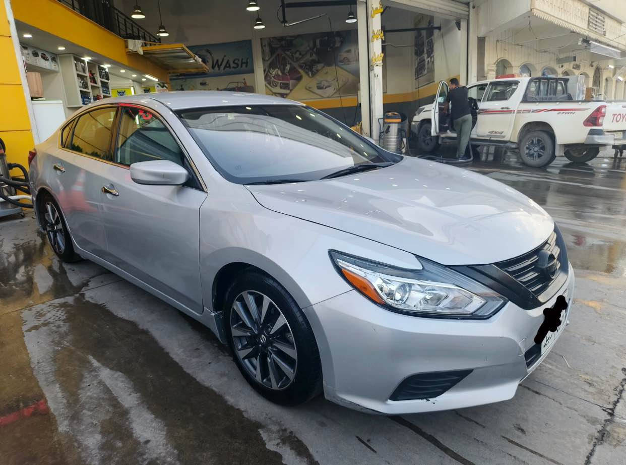 نیسان ئالتیما ٢٠١٧ 
٨٠ مایل ڕۆیشتوە 
پێنج پارچە سبوغە ( سەفحەی لای سەکن لەگەڵ سندووق ) 
تەنیا ئەوەی نیشانم کردووە لێدرانە 
زۆر خاوێن و بێ کێشەیە 
٤ تایە و ویلی نوێی لەسەرە 
سێرڤس کامل بۆ کراوە 
پێش کەپسە 
داوای ١١١ دەکەم و مەعامەلە 
0750 204 0004 ☎️ أربيل, العراق
