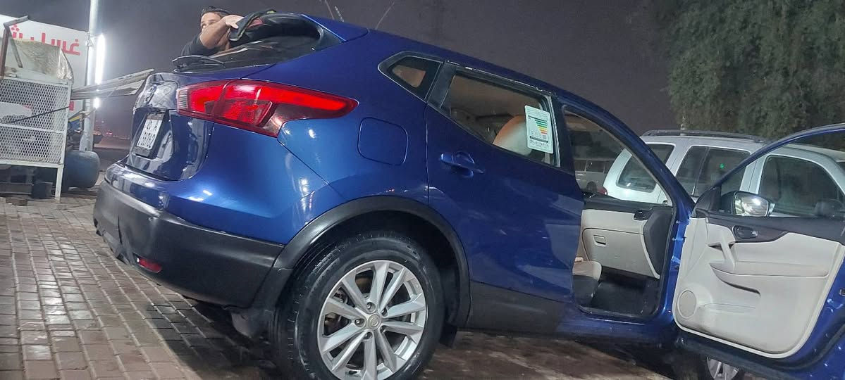 نيسان روج ١٧
رقم صلاح الدين انكليزي 
ماشيه ١٣٠ 
محرك ٢٠٠٠
كير كفاله 
محرك كفاله 
صدر جديد 
تخم تاير 
تبريد تدفئه  كشن 
حادث جاملغ امامي وبنيد 
٤ اصبابع داخل جاملغ فقط 
الباقي كفاله 
*********** 
السعر ١٣٥
