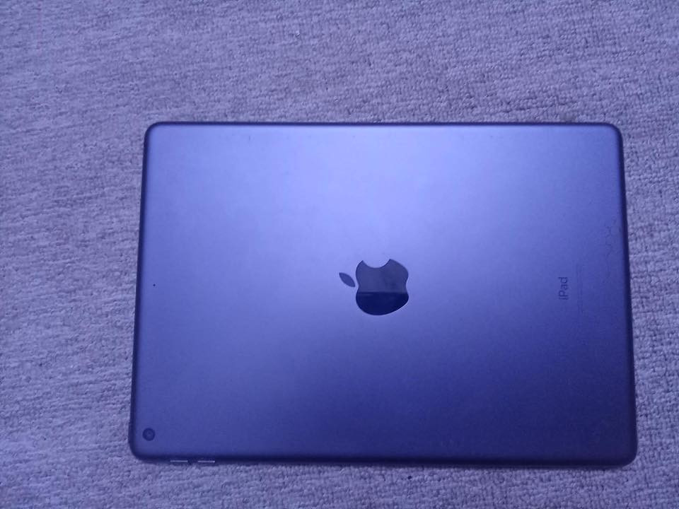 ايباد ٩ برو
ذاكره ٦٤

بطاريه ٩٧

جهاز نضافته فول 

استخدام شخصي للدراسه 

مراوس مع آيفون أو بيع 
***********
