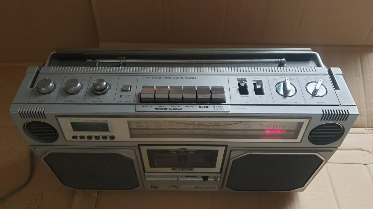 رادیو FM MW LW SW مارکة هیتاشي الياباني مختوم انتاج 1980 یشتغ 8 بطاریات حجم كبير وكهرباء 220 ڤولت مباشر الجهاز نظیف جدآ بلادي وشغال بالكامل صوت ظحم وسحب الرادیو ممتاز مااحظة / بي فطر بسیط بالجامة ماياثر مبين بالصور والڤیدیو . السعر واي استفسار مراسلة خاص


**إذا كنت صاحب هذا الإعلان وتريد حذفه لأي سبب، رجاءا أرسل رسالة إلى الدعم الفني**