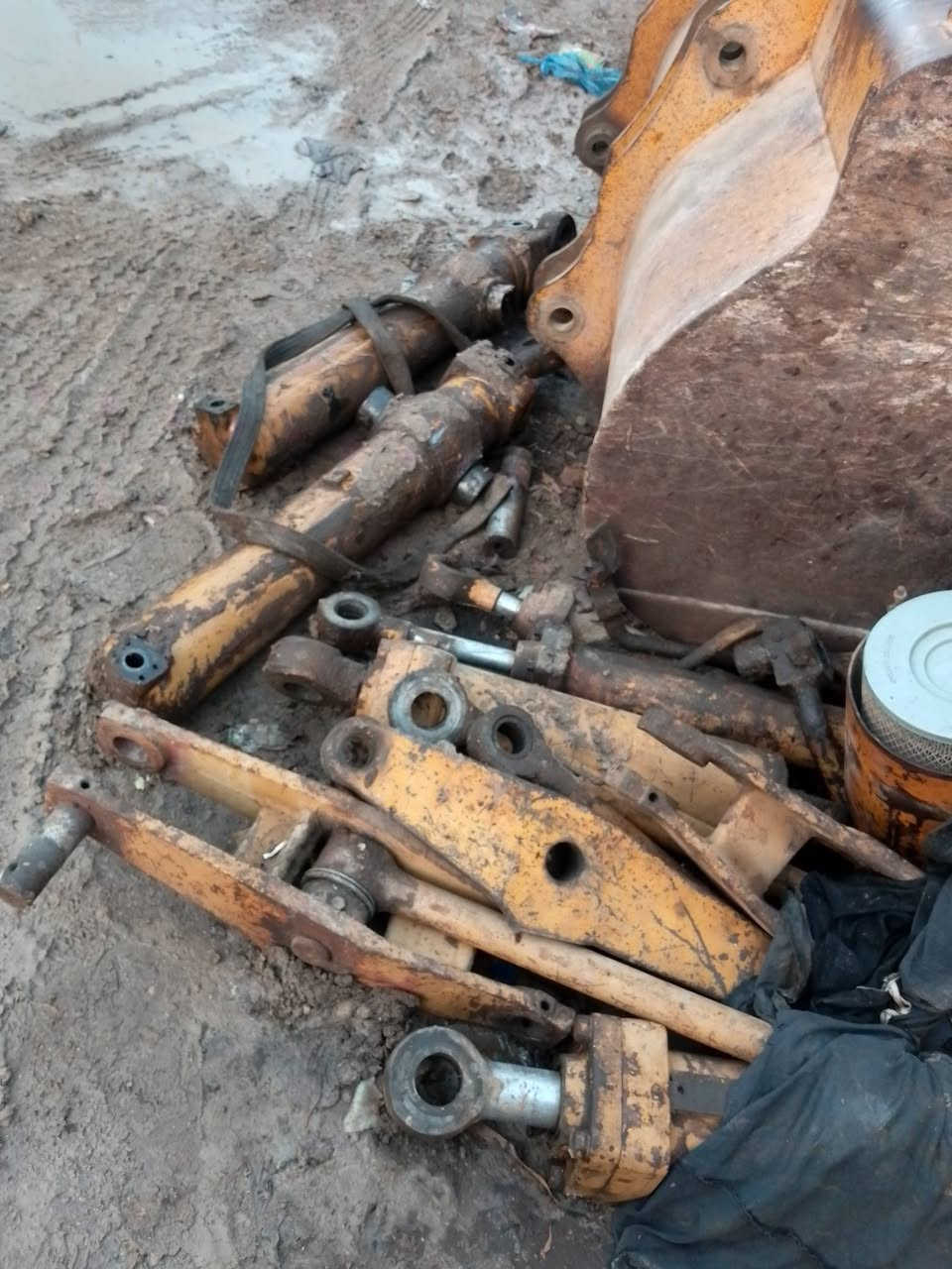 جكات رفع وتكعيد وستيرن شفل كتربلر 950 للاتصال *********** بغداد
