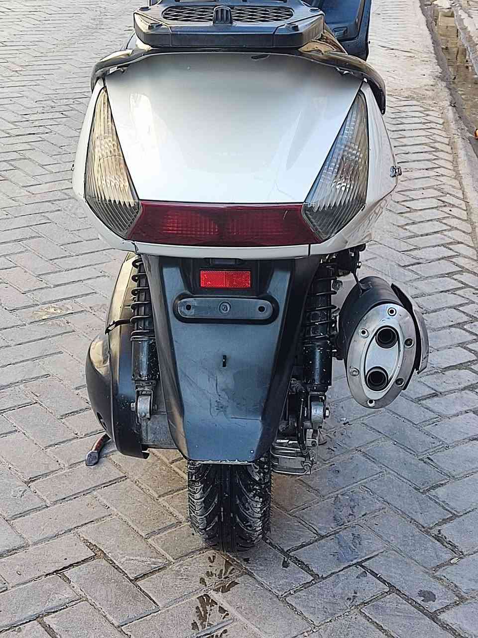 السلام عليكم شباب سلفر ونج 600 كهربائيات كلهه شغاله دراجه حلوه العلوان مدينه الصدر
***********
