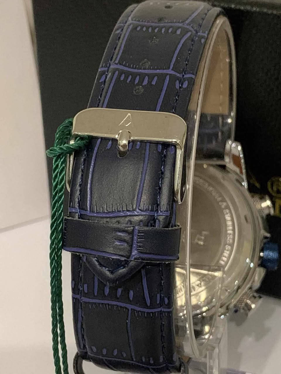 السلام عليكم........
ساعة FITRON بطارية 
مكينة ياباني مايوتا 
نافذة للعرض التاريخ 
سناتر شغالة 
أميال وأرقام فسفوري 
ستوب وج 
كرونوكراف 
القطر ٤٥
سنتر ثواني ثانوي 
سير جلد معلم 
جديد غير مستعمل مع العلبة الاصلية وبطاقة الضمان 
السعر ٧٥ الف 
يوجد توصيل ***********
