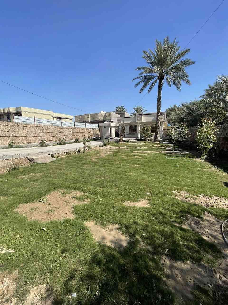 سلام عليكم 
دار للبيع
مساحه 550  متر واقع حال 850  متر طابو زراعي سند 25 عله طابو المحموديه بناء حديث ٣ غرف نوم حمامات 2العنوان  خلف بازين خانه حي الصفاء قرب حولي المحموديه تبليط الباب البيت مدرسه قريبه  بسعر مناسب الاستفسار الاتصال صاحب البيت ***********
