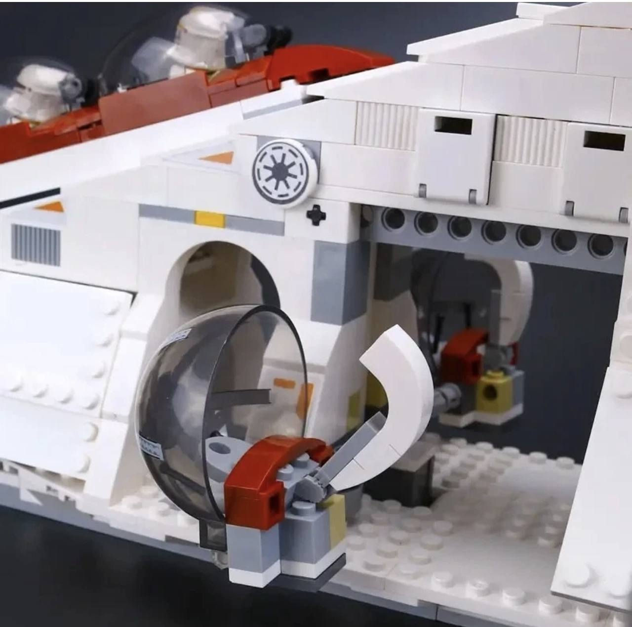 مجموعة منوعة من شخصيات ومركبات حرب النجوم 
متوفرين لدينا يوجد توصيل لجميع المحافظات 
واتساب ***********
