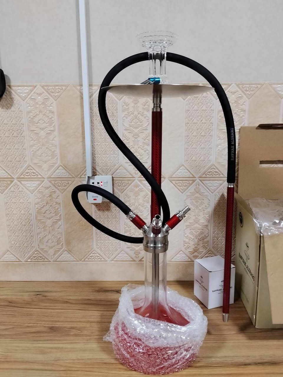 سلام عليكم اركيله الماني اربع تنافيس ويصير يدخنون بيها اربع اشخاص كاربون فايبر سل ستيل الثقيل جديد غير مستعمل مكاني نجف*********** وات ساب متواجد سعر٨٥ وياها فنجان كرستال اصلي
