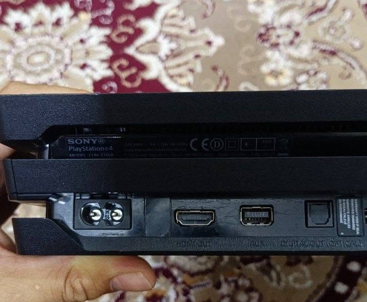 بليستيشن  برو اون لاين نظيف جداً وأخو الجديد للبيع 🎮🔥

سلام عليكم شباب عندي بلي 4 برو مستعمل نظيف جداً وشبه جديد للبيع ومواصفاته :
✅ الذاكرة: 1 تيرا (1000 Gb).
✅ النظافة: الجهاز أخو الجديد ما مفتوح ولا مصلح نهائياً (ستيكر الشركة بعده عليه) وما بيه أي مشاكل أو حرارة أو صوت مروحة شغال مثل الورد.
 (وهذا فرق البرو عن السلم والعادي باختصار)
أقوى بمرتين: معالجه أقوى يعني الألعاب تشتغل بسلاسة أعلى وبدون أي تقطيع
يدعم الـ 4K: يعطيك دقة گرافيكس أصلية وعالية جداً وتفاصيل واضحة باللعب مقارنة بالبقية.
أداء أسرع (Boost Mode): نظام تسريع خاص يخلي الألعاب تفتح وتحمل عندك بشكل أسرع.
✅ الملحقات: جويستك (يد تحكم)  عدد 1 + وايراته كاملة.
✅ الألعاب (أقراص أصلية)
 1- لعبة   Resident Evil 2 Remake
 2- لعبة Dragon Age: Inquisition 

السعر: 340 الف دينار وي الاقراص 325 بدون الاقراص (وقابل للتفاوض للشراي فقط).
التحديث 13.02

🔺ويوجد يو بي اس 

((UPS-850VA)) 
35 سعرة 

📍 الموقع: [ميسان/حي القاهرة الثانية]
بس المتأكد ويريد جهاز نظيف ومضمون ومميز يتصل ***********
