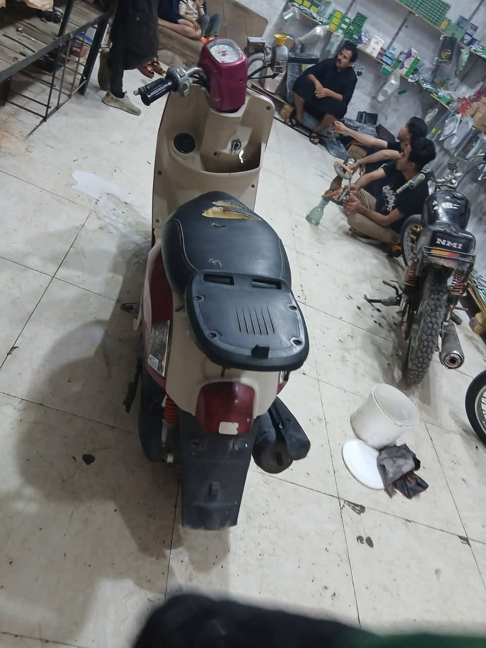 السلام عليكم دراجه لبيع بوليس مكينه مزوده 55 مكان ناصريه فضليه 550 وبيه مجال ***********
