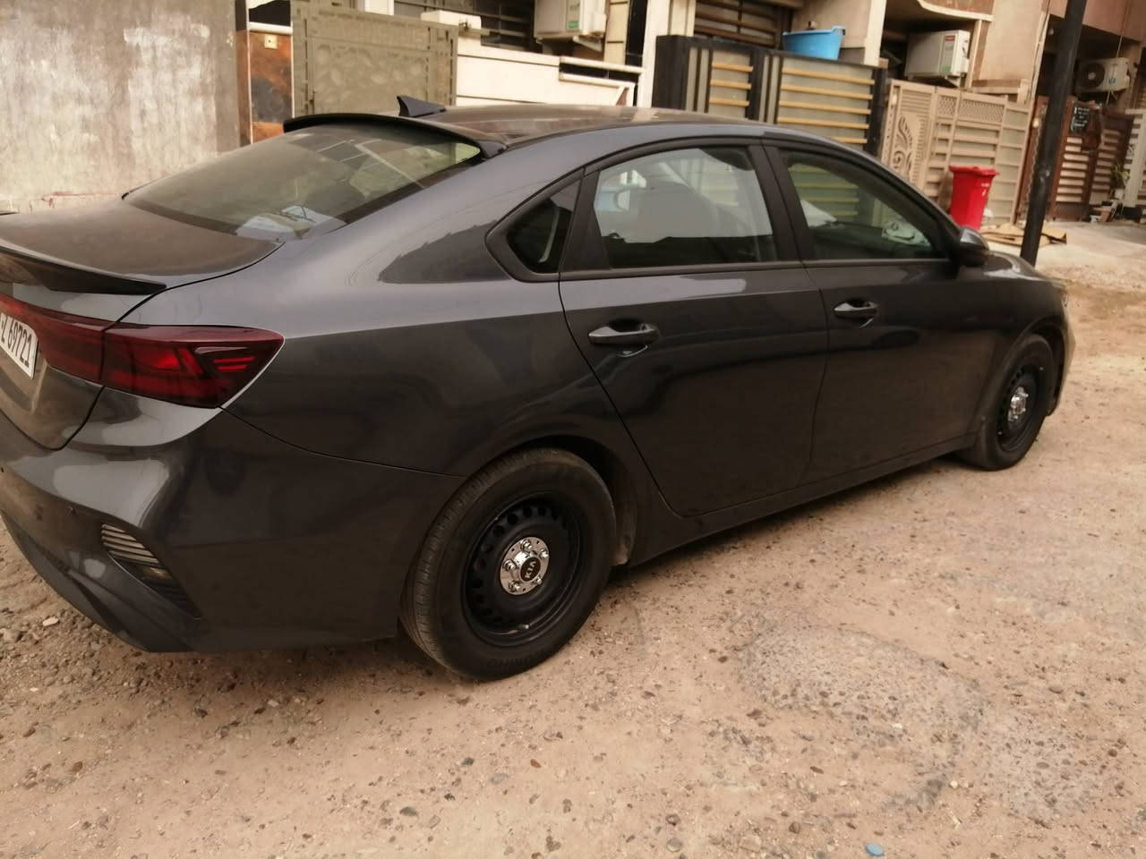 السلام عليكم
للبيع للبيع
كيا فورتي 2023 فئة FE (عميه) وارد امريكي محرك كير صدر كله بلادي  حادثها قبق جنطه ودعاميه كما موضح بالصور (استبدال قبق جنطه ودعاميه ومصبوغات)
السياره مرقمه وكامله باسمي
ماشيه 80 الف كيلو
المواصفات-محرك 2000 دوش-كير cvt-تحديد مسار-قياده ذاتيه-رادار امامي-مثبت سرعه - وضعيات قياده (normal-sport-smart)
كشنات قماش-سبير جك ماطور هوه بلادي
السعر155
العنوان بغداد الكرخ السيديه
للاتصال:***********
