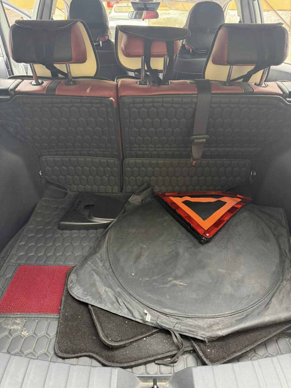 تويوتا فورنتلاندر  اس 2025 فول ام العدسات

المحرك: 2000 هايبرد اقتصادي

الويل: كروم اسود

نظام تشغيل بصمة + دخول ذكي بدون مفتاح

• شاشة وسطية كبيرة تدعم Apple CarPlay / Android Autoلاسلكي 

• كامرة دوارة بلادي وكامرا داش كام مدمجة مع الرادار 

• كشنات جلد لونين احمر واسود مغلفة كنتارا والارضية مغلفة جلد اصلي .

وكشن السائق كهربائي 3 وضعيات

• فتحة سقف

• أنظمة أمان متطورة:

• رادار أمامي وكبح تلقائي

• نظام تنبيه الخروج عن المسار

• مانع انزلاق + مانع انحدار

• نظام قيادة متعدد (عادي – اقتصادي – سبورت – هايبرد)

• إضاءة أمامية وخلفية LED بالكامل مع كشافات

• نظام تثبيت سرعة ذكي

• تكييف أوتوماتيكي مزدوج المناخ

ماشيه 6337 كم قابل للزيادة

السعر 28.5 مليون 

مكان السياره بغداد

***********
