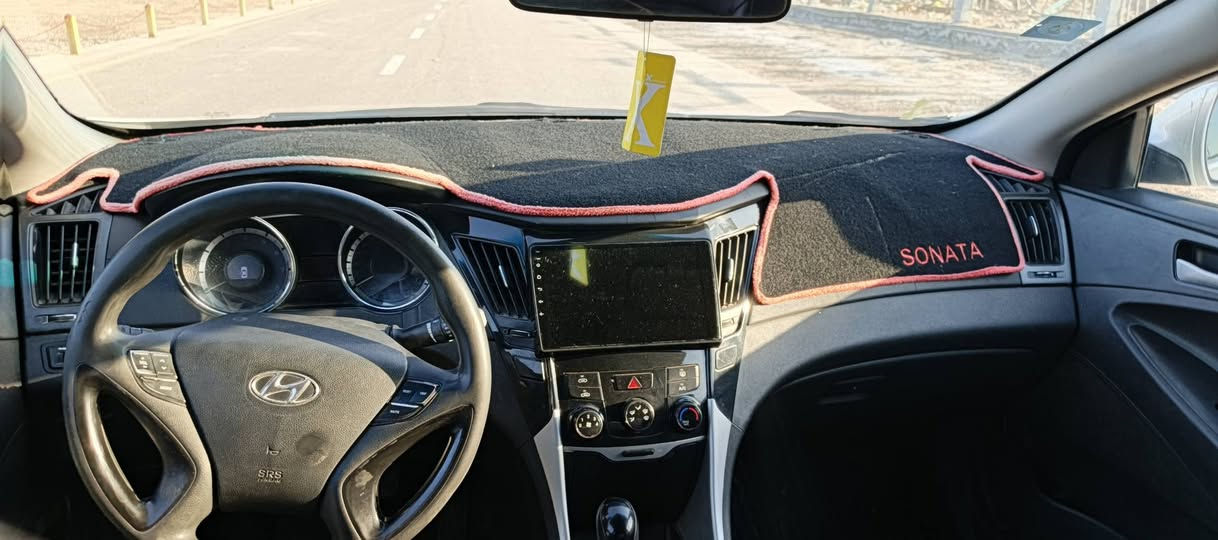 سوناتا مديل 2013وارد كوري مكفوله من ضربه وتبديل بيها رشات صبغ الكوري ماينكفل من صبغ سعر 95وبيها مجال بيها طخه خفيفه يم قبق جنطه بدون دواخل مكينه وكير وحداديه وتبريد كفاله رقم بصره سنويتها جديده تحويل ثاني يوم حجم المحرك 2000دوش عنوان بصره دور شرطه ***********
