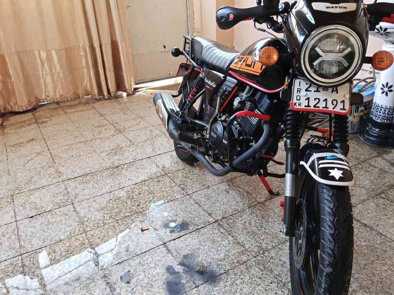للبيع ✋ دايوان 25نازله ب26
دايوان كلاسك الشكل الجديد 💥
موديل 2025نازله ب2026🏍️
رقم سليمانيه بسمي تحويل شوكت ميعجبك
دراجه مكفوله كير مكينه شاصي كامله مكمله
ماشيه🛣️ 💈 6الاف دراجه اخت الزيرو مال جناي
موجوده الدراجة بغداد الشعله🏞️ 
السعر 2400وبيهه مجال للشراي
تواصل على الرقم بي واتساب
***********
