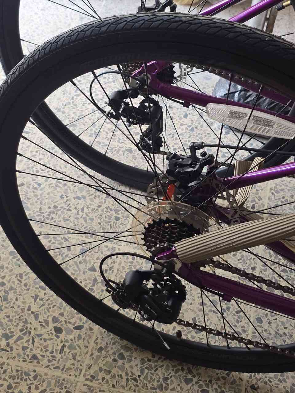 السلام عليكم بايك للبيع فقط امريكي الألمنيوم بالكامل حجم ٢٨ جديد بالكرتون غير مستخدم المواصفات مبينه بالصور بعده بالجيس مع كتلوك مالته سعره ٣٨٠ دولار هو كامل عليه اغلى بس داريد ب٤٠٠ الف 
مكان بغداد لا يوجد توصيل


**إذا كنت صاحب هذا الإعلان وتريد حذفه لأي سبب، رجاءا أرسل رسالة إلى الدعم الفني**