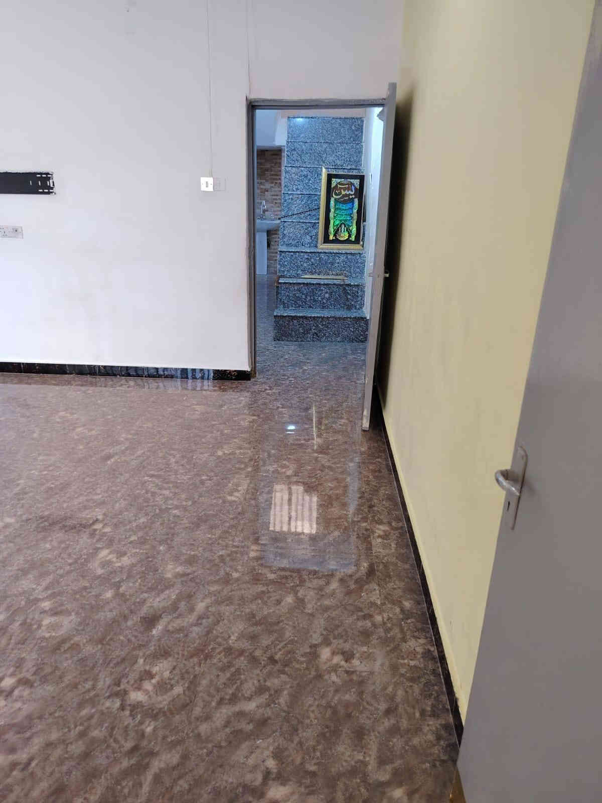 دار سكن للبيع.
يقع الدار على ساحة خضراء

داموك ١٥٠

مساحة الدار ١٥٠ م للاستفسار 
***********
