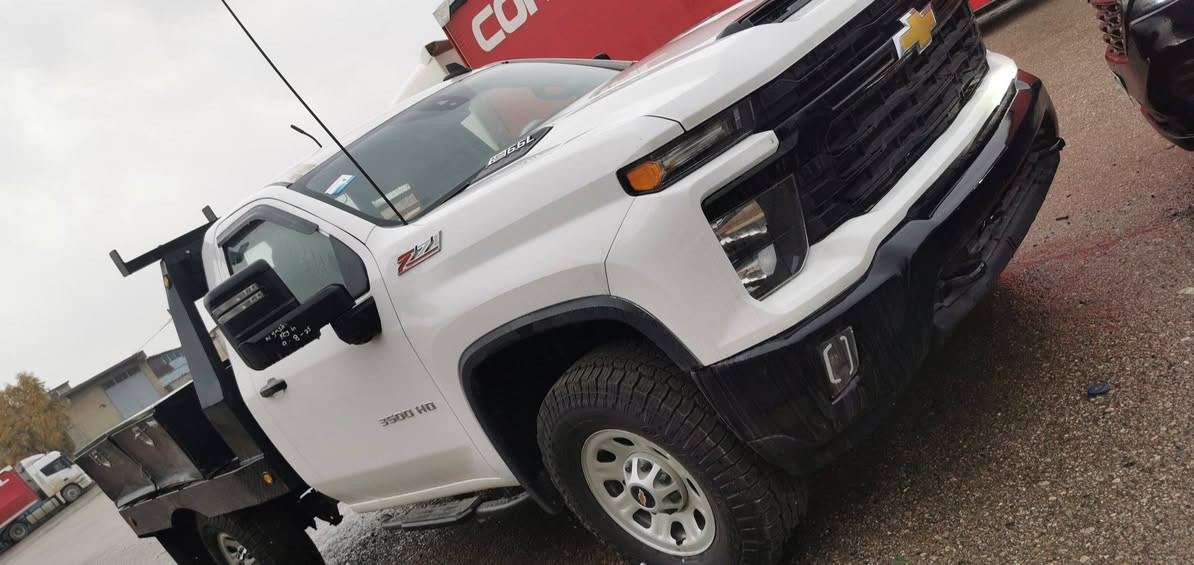 سلفرادو تك  hd 2024 6600 z71 فور ويل كاتي تترقم شمالي ماشيه 59 m .بصمه..
شاشه  كامره رادار 

ايرباك سليم.. مرايا كهرباء 
8 سلندر/ 8 برغي / كير أليسون 10 نمر/

بجم كفاله

***********
