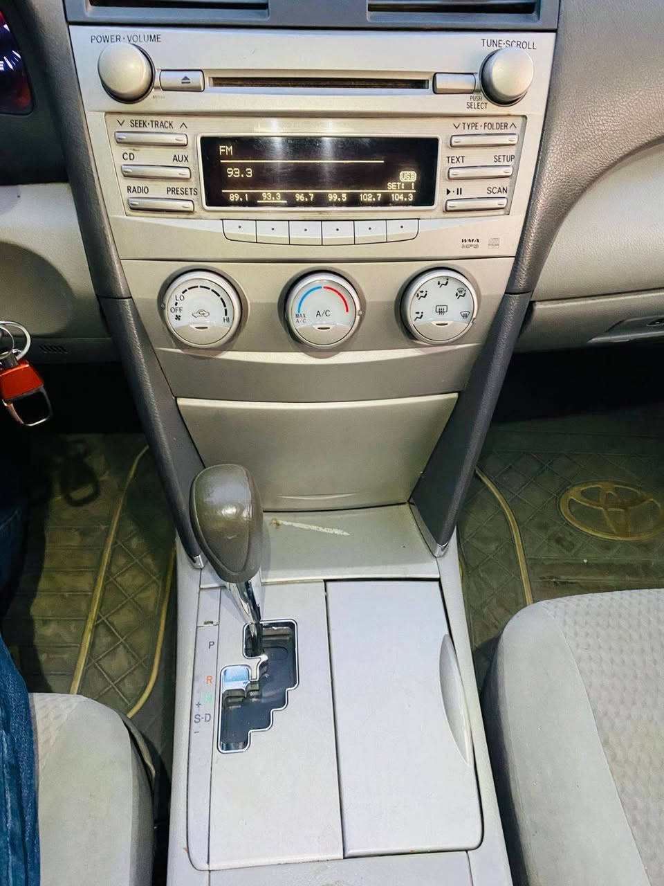 السلام عليكم .. كامري للبيع موديل 2011 فوول مواصفاات
رقم سليمانية الجديد 
سنوية جديدة الى 2030  
محرك اربعه سلندر
سلايت
كشن كهربائي 
تحكمات
قفل سرعة
حساسات 
ويل كب كامري 2020
تخم تاير
محررك شرط
گير شرط
منظومة زنون
تبريد + تدفئه
صدر امامي خلفي جديد 
السيارة جاهزة اي نقص ماكو
الصبغ قطعه فقط .. بدون اي داخل
بجم كبس 
جنطه كبس
السعر 111 
العنوان / تكريت القادسية
للأتصال ***********
