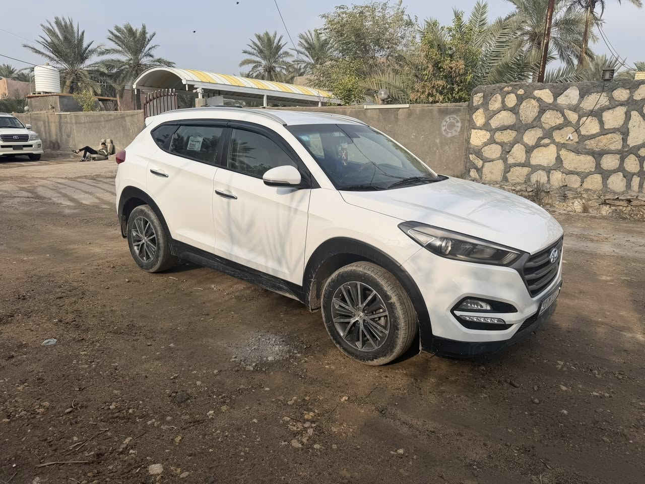 السلام عليكم 
توسان موديل ١٦ خليجي مكفوله من الصبغ بيها بارد بسيط مكينه وكير كفاله سنويه وهزه وأرقام جدد ماشيه ١٩٠ 

السعر ١٧٠ وبي مجال بسيط

مكاني بابل ***********
